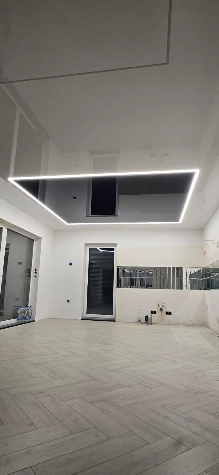 Realizacja sufitu napinanego Samantha-Bau - zdjęcie 17